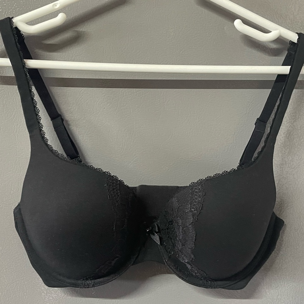 32DD Victoria’s Secret black bra